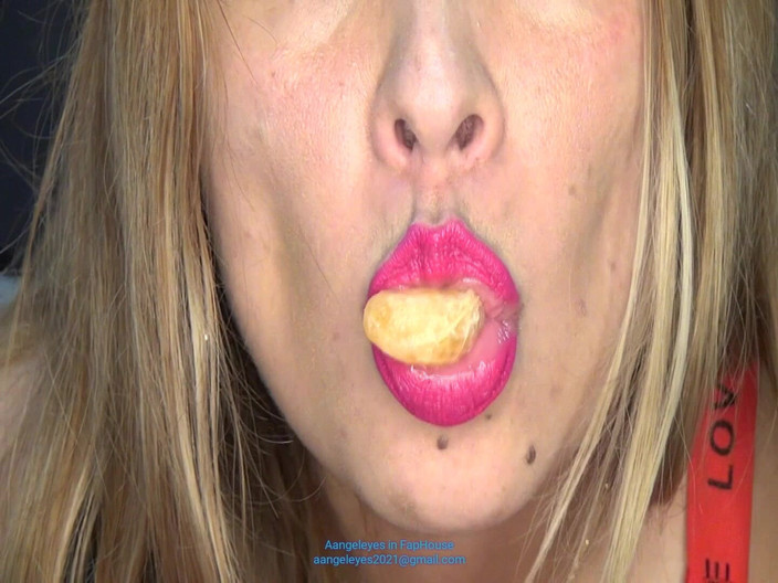 Angel eyes studio: Distracție fierbinte înghițind mandarine mari