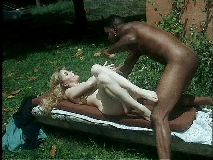 Black Sinner: Moana Pozzi miluje velkého černého ptáka v kundičce