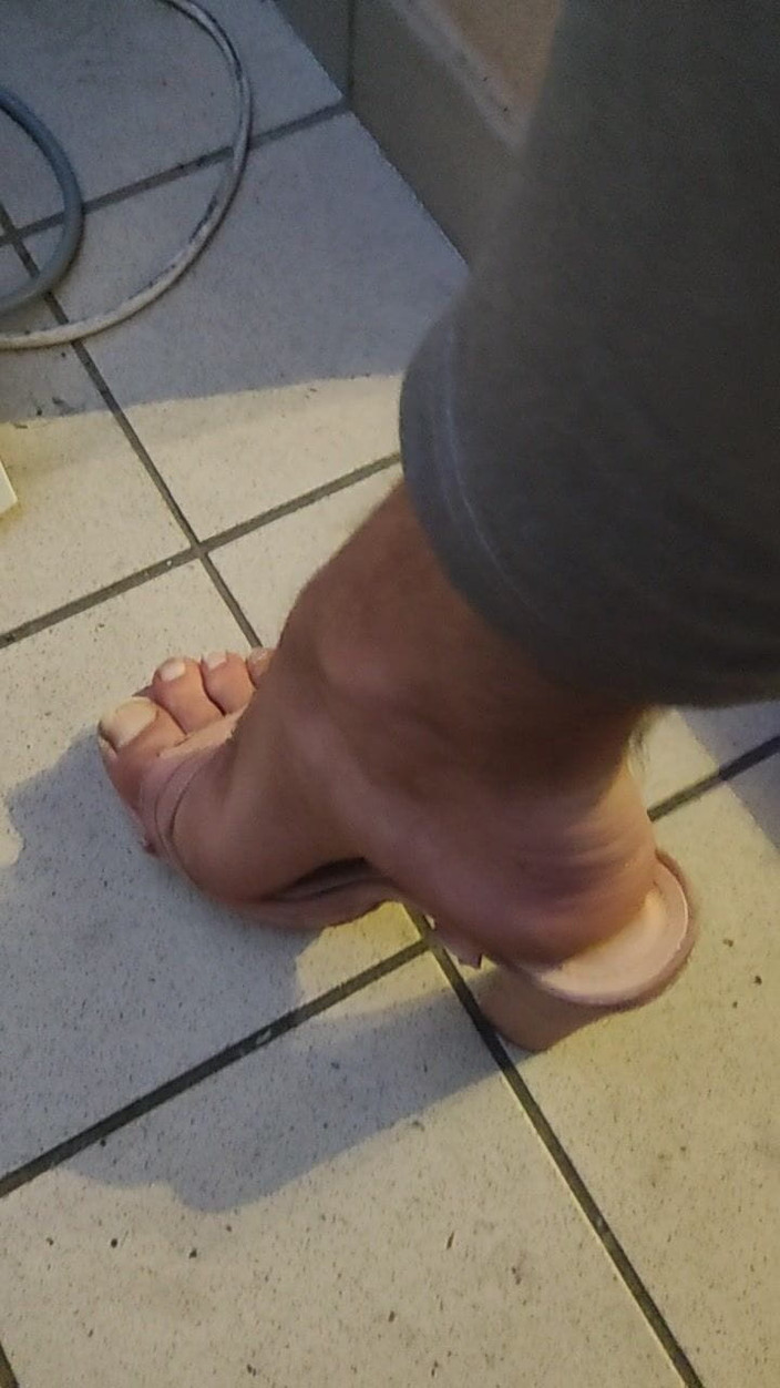 Mutsakin: Fetish kasut tumit tinggi saya