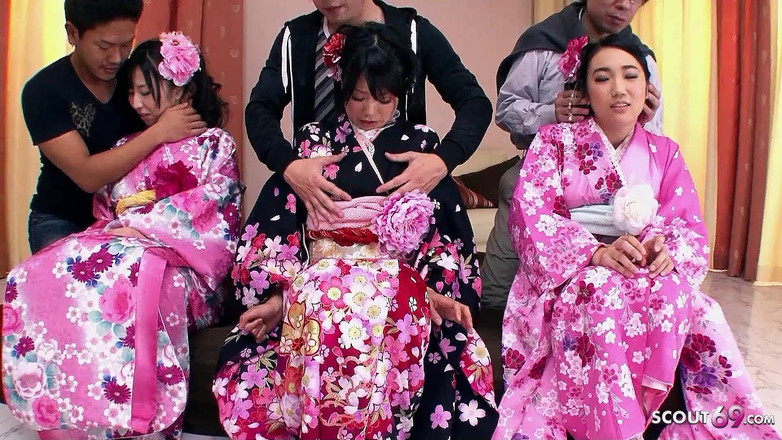 Asian porn collection: Дикая японская секс-вечеринка без цензуры с грязными тинками