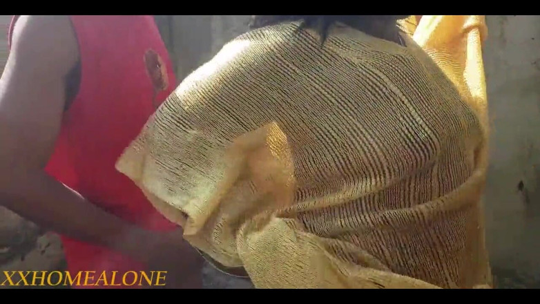 Home Alone: Un grande culo grasso contro un grosso cazzo grasso. Battaglia...