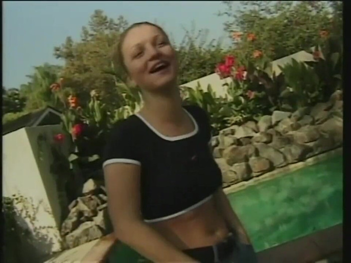 American Idol X: Pizdă retro futută cu o gagică blondă în grădină