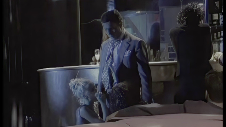 Inhonorof porn: Дві шльондрі ділять італійський член у нічному клубі серед людей