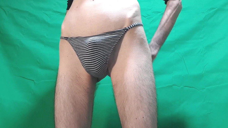 HeIsSooThin: 条纹黑和白 G 字符串