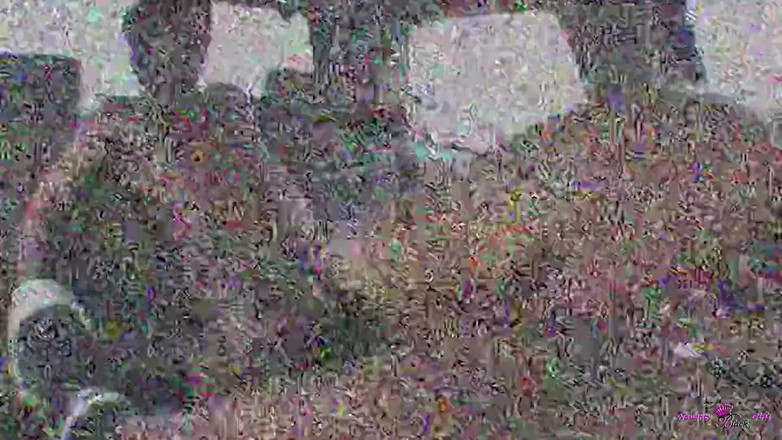 Naughty Black Girls: Această tipă albă este bună doar pentru sesiunile de futai...