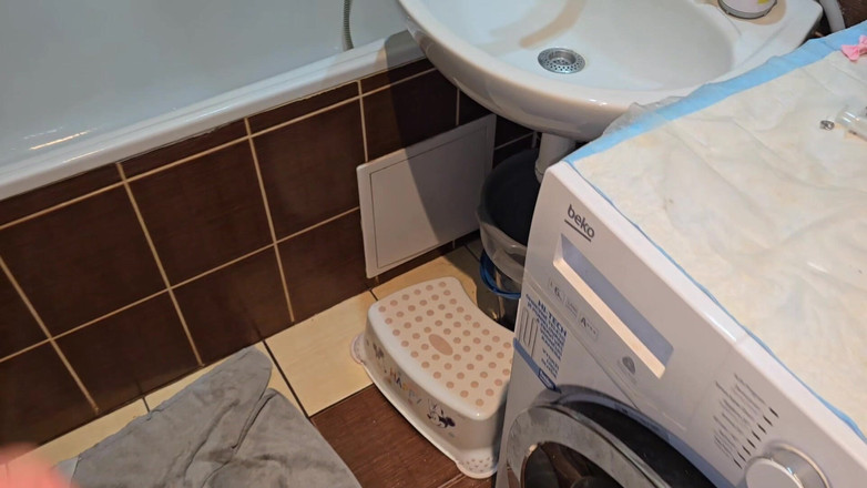 Alpha pee king: Mannelijke Pissende Compilatie - POV Plassen Naar De Badkamer Aanrecht. Sterk...