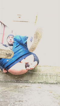 Clarabitch Futai arab tare în parcare în aer liber