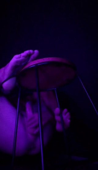 Ladydick: I Like on the Chair