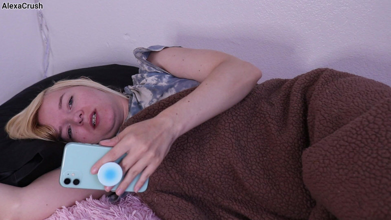 AlexaCrush: Nud din greșeală la Interviul de Angajare Enf