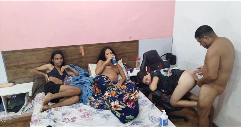 Sapatinha: Orgy with My Female Friend's Wife