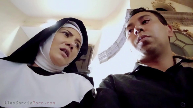 Alex Garcia Porn: Raymunda, nonne coquine, se donne du plaisir dans sa chambre...