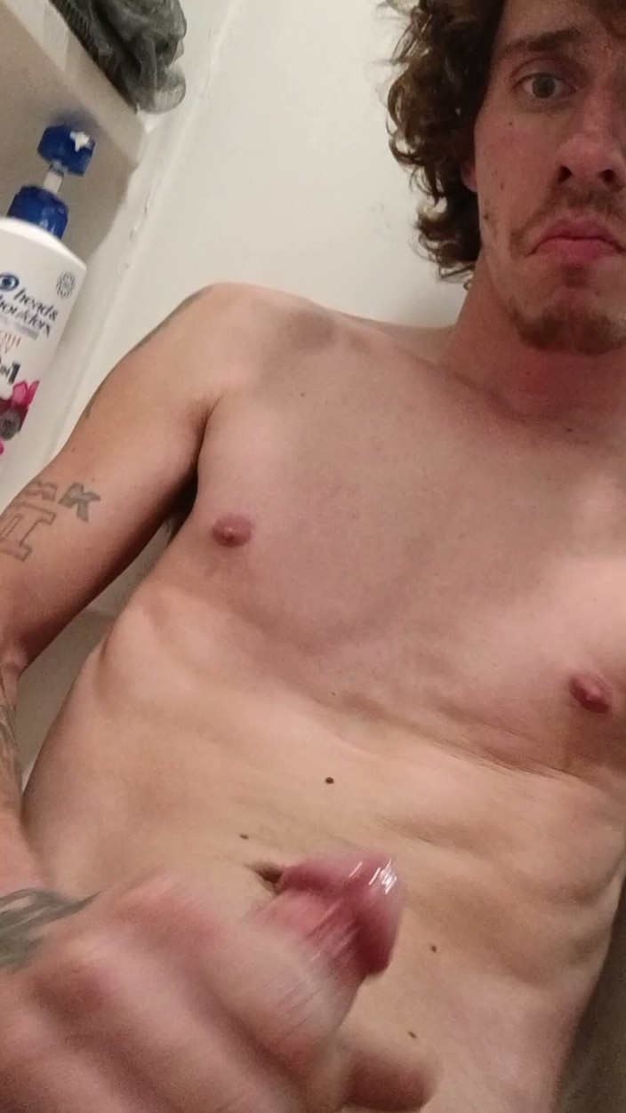 Hairy bc: Cumming in the Tub