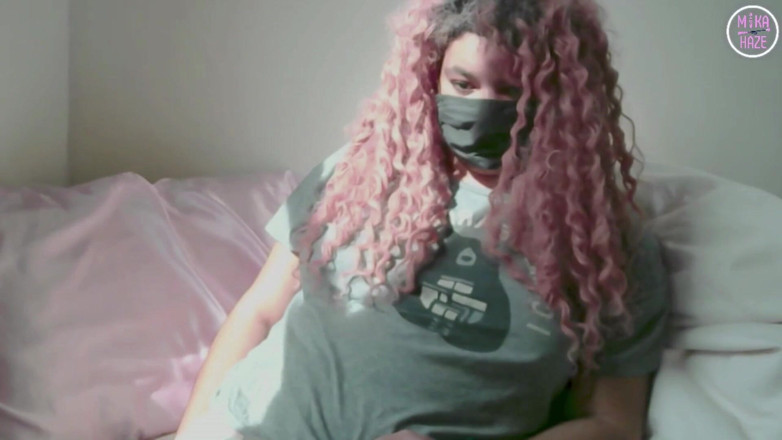 Mika Haze: Wearing mask and ignoring you