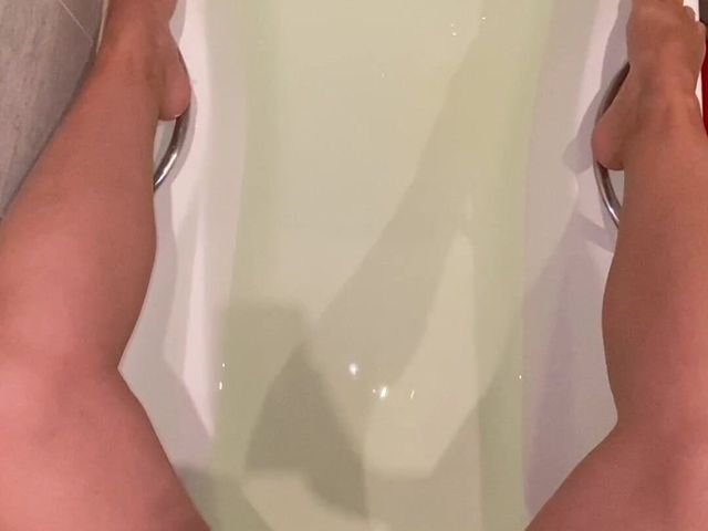 Pee in the bathtub before washing (Ms Pee Piss)