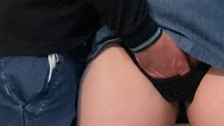 Niki studio: Uau!! Mâna unui străin pervers în chiloții mei sexy