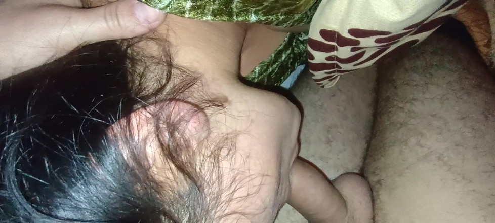 Ionut899: Padrasto usa minha boca e garganta para que você possa...