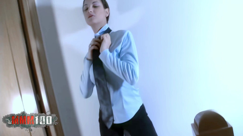 MMM100: Samantha Cruse: Latina che si toglie i vestiti