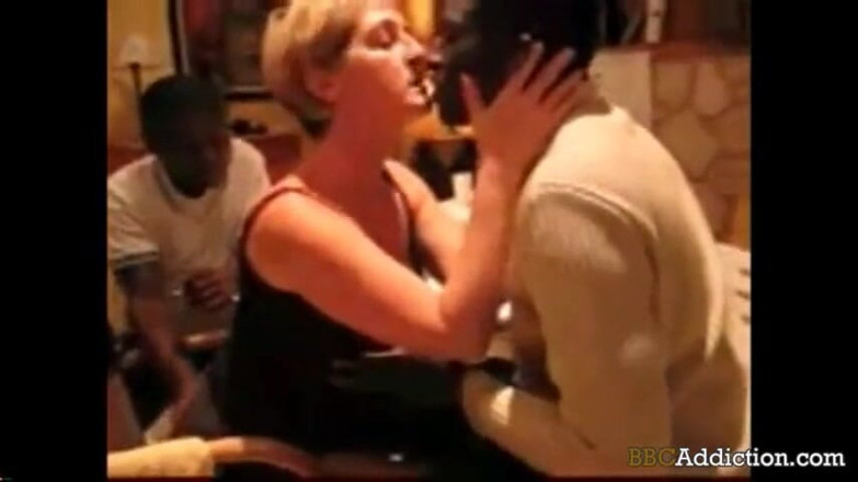 Cuckold MILF: BBC Addiction - 100% Amateur und selbstgedrehte porno-videos. MILFs süchtig nach BBC...