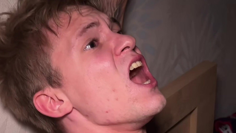 Max Gen: 友人のジューシーなフェラチオとアナルファック