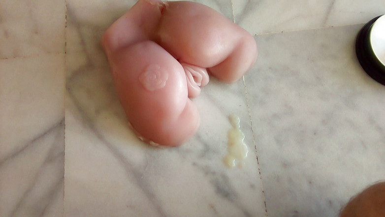 Sex hub male: John knullar en falsk fitta och kommer över golvet