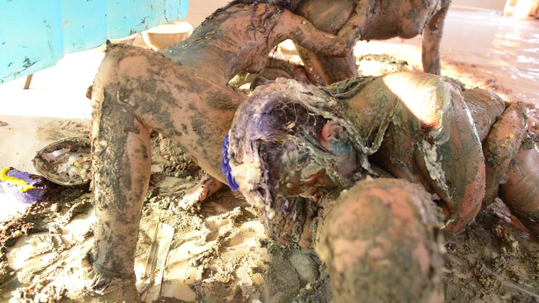 Anatomik Media: Rommelige meisjes: laat ze cake eten [p1]