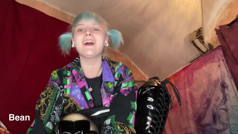 Alice Bean: 可爱的巨人踩在你身上