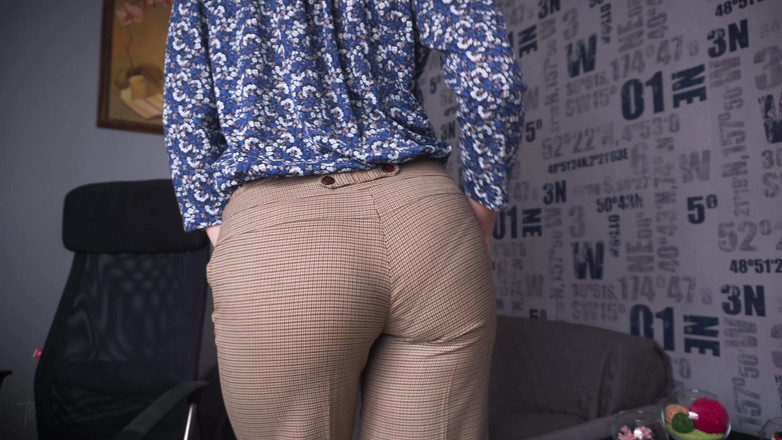 Teasecombo 4K: Setiausaha panas mengusik garis seluar dalam seluar dalam kerja ketat