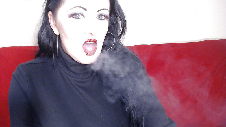 Abby Anna: 클로즈업 흡연 빨간 글리터 립스틱