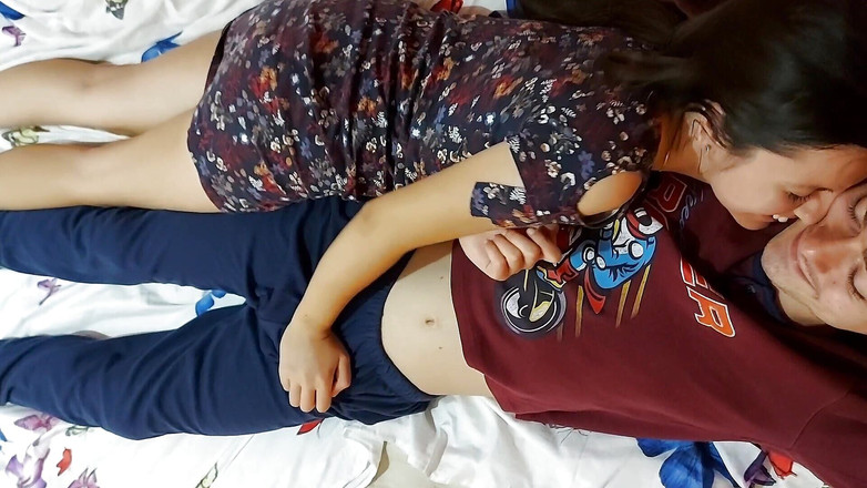 Alex and Luiza: Moje nevlastní sestra mě nenechá odpočívat a chce si hrát...