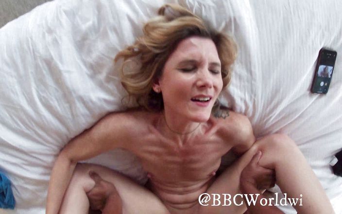 BBCWorldwideXXX: 第一人称视角熟女在男友面前干大黑屌