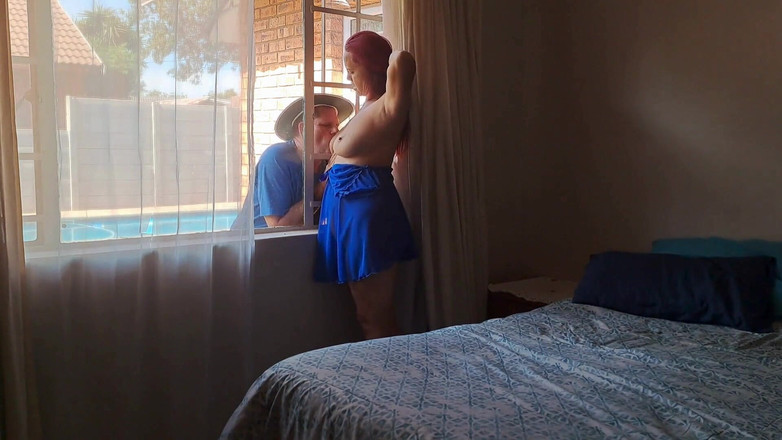 Exotic Tracy: Otrogen Fru Fångad Onanerar! Knullar Poolpojke Medan Mannen Är På Jobbet