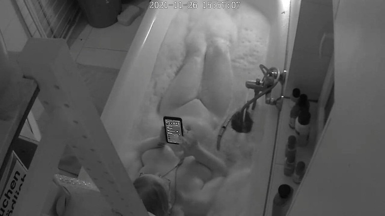 KittieNoOne: Banyoda karısının kamerası