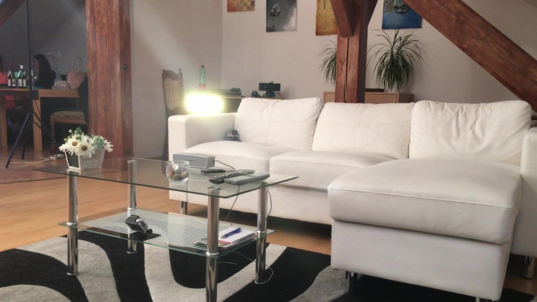 Leon Lambert Girls Twerk Parties CFNM: 与三个最热辣的女孩的裸照家庭派对一个全天然的大胸部模特和啦啦队长