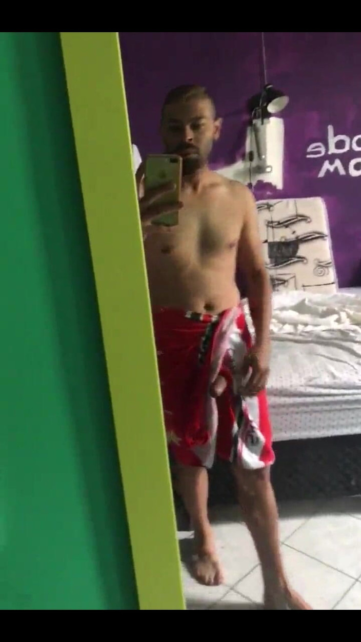 i7Bernard: Xuất tinh trong gương # 04