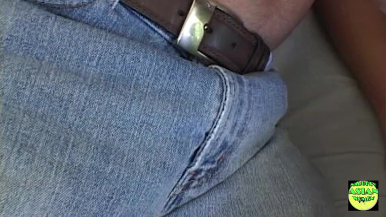 Naughty Asian Women: Kissing mouille l'Asiatique et est prête à se faire baiser sans...