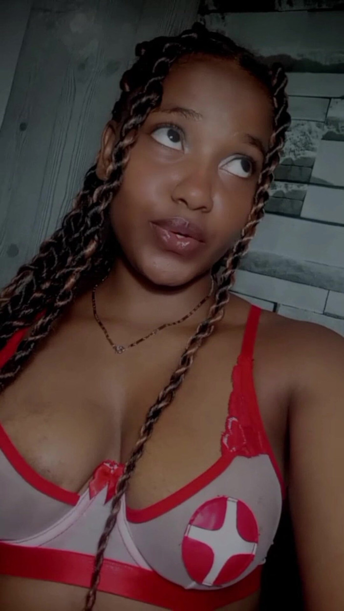 Delicious open butt: Deze zwarte vrouw wacht op je om haar te zien...