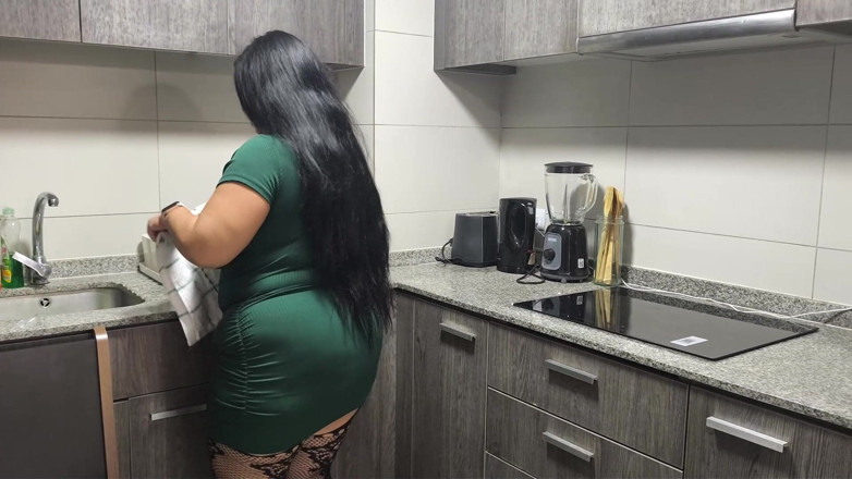 Riderqueen: Video untuk peminat, ibu tiri dan dapur panasnya.