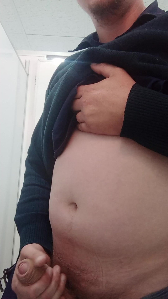 Playtimestudio18: 警察在公共厕所玩弄鸡巴，在faphouse上致富