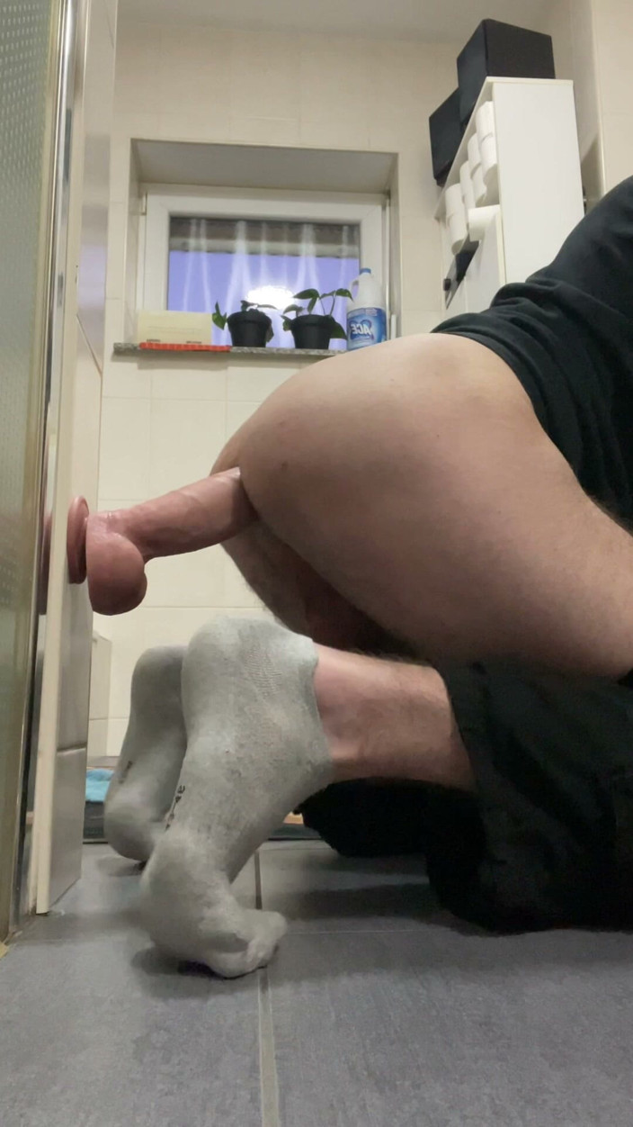 boyzxy212_2: ¡consolador Enorme! Mi Agujero Se Abre Con El Consolador Gigante