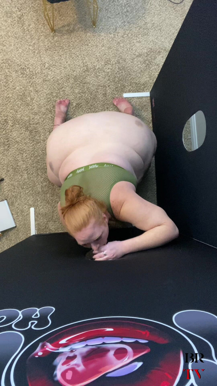 Blvck Rose TV: 글로리홀에서 낯선 사람의 얼굴을 따먹는 SSBBW Julie Ginger