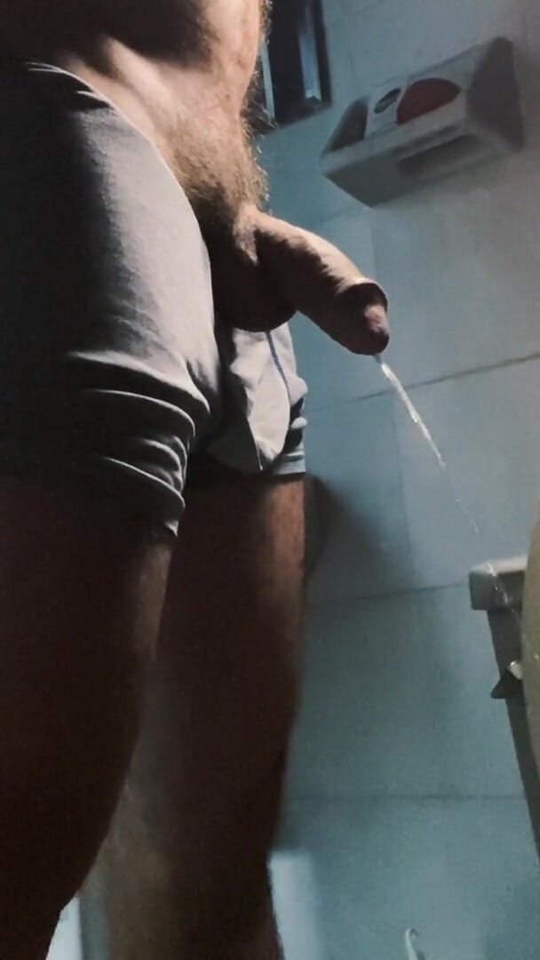 Latin mature king: Macho muž močí svým velkým ptákem