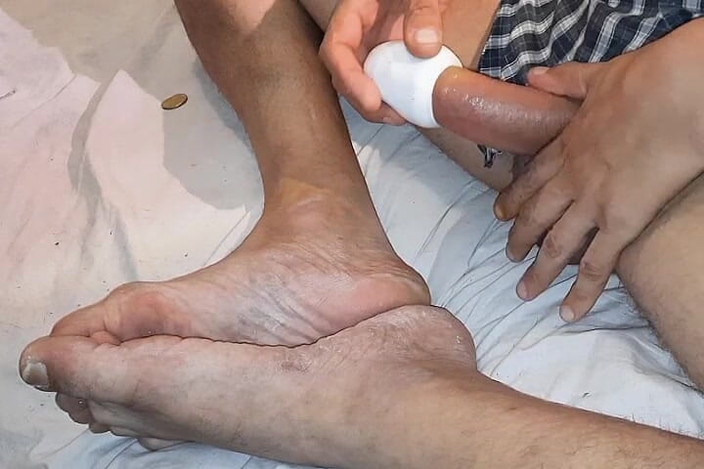 Feets Macho Latino: Чоловічі лапи і хороша солома