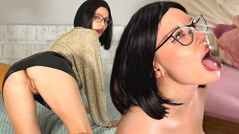 Alexa Poshspicy: Mijn nieuwe stiefmoeder Alexa Poshspicy heeft pikhonger en vraagt me...