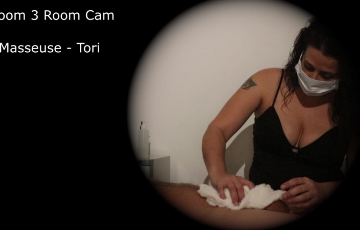 Jerky Sluts: Tori - Room Cam Handjob