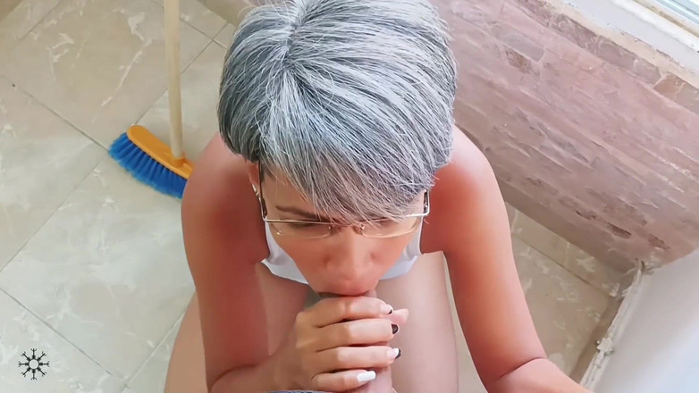 Calvohot70: Mükemmel manuel teknikler, uzun penisinizin ıslak amcığımın içinde olmasına bayılıyorum.