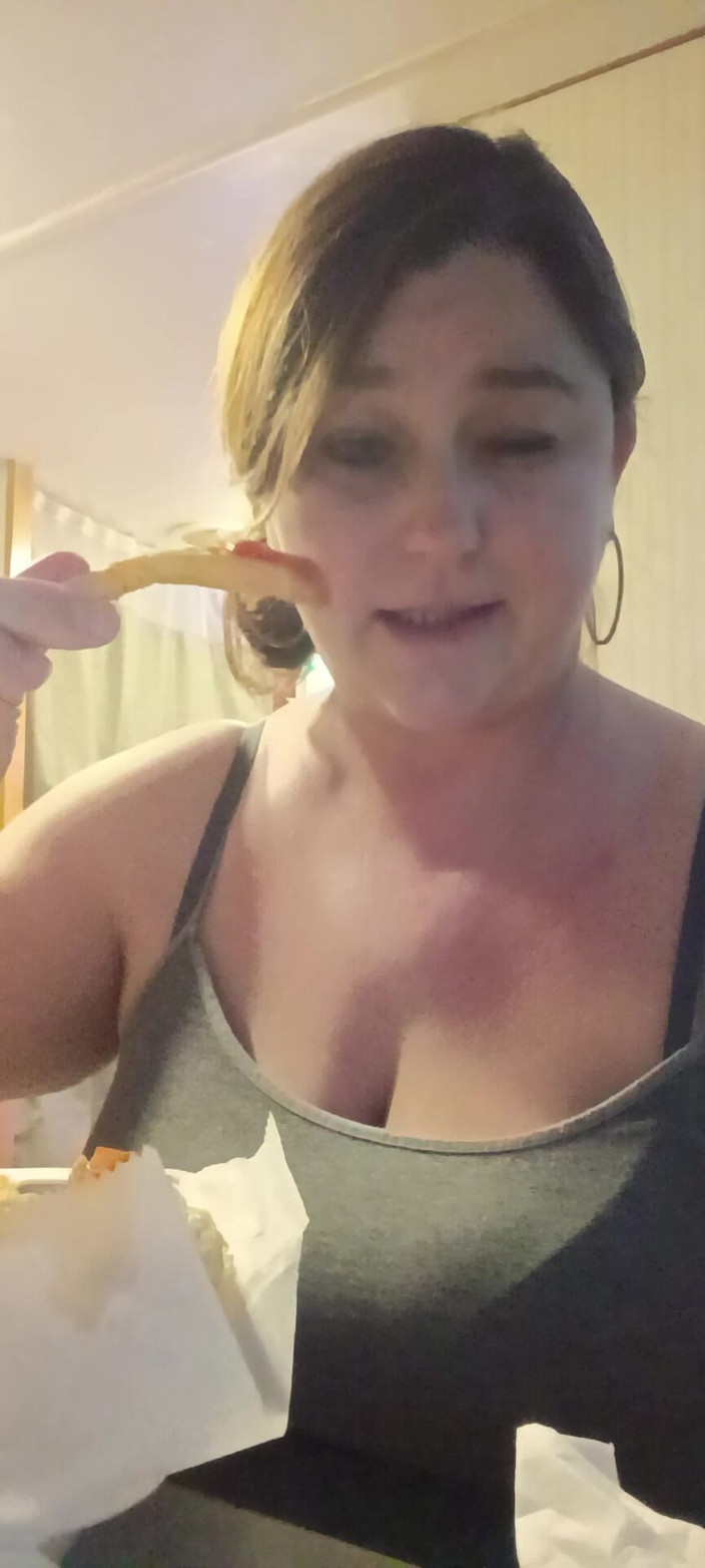 GoddessKristy00: Godin die pizza eet