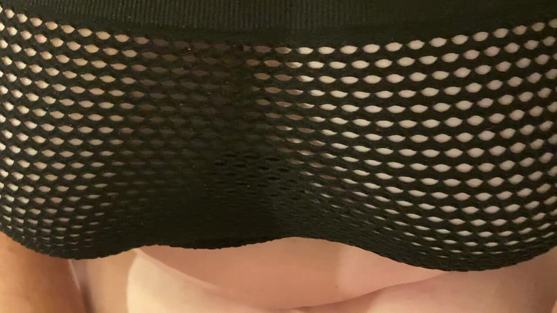 Mr MF: Mme, pieds matures en Lbd et chaussures très puantes