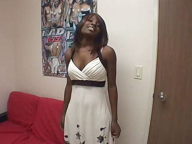 Fuck me Hard: Sexy kont zwarte amateur meid pik zuigen en neuken in...