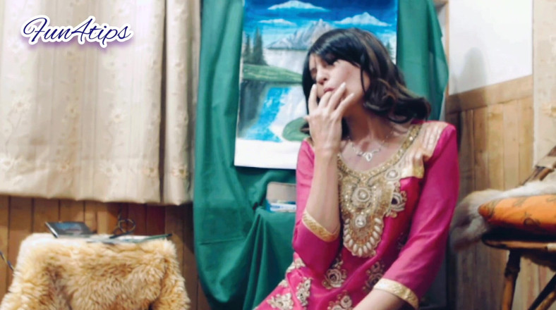 Bolly Karma: Zukünftige super-webcam-schlampe, erste zaghafte schritte