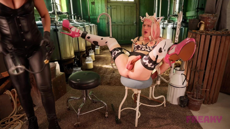 Stellina Obscura: Dojení a chov 2: Paní Stellina Obscura trestá Sissy Hucow s čerpáním...
